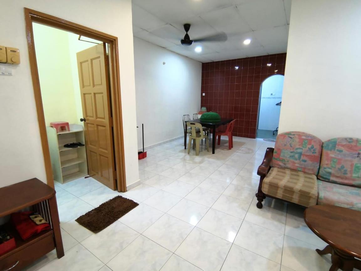Cosy Homestay Ulu Tiram Exterior foto